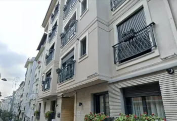 شقق جميلة منخفضة الارتفاع في حي Cihangir في إسطنبول